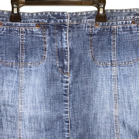 Ann Taylor Loft Stretch Denim Mini Skirt With Hidden Pockets & Pleats Size 8 - Picture 2 of 8